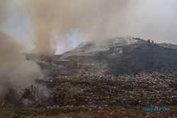 Suhu Tinggi Diduga Jadi Penyebab Kebakaran TPA Putri Cempo