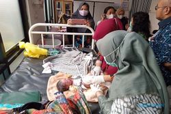 Tega! Bayi Laki-laki Ditinggalkan di Depan Toko Oleh-oleh Semarang