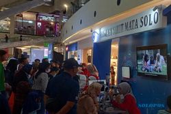 Pengunjung Solo Paragon Mall Antusias Ikuti Pemeriksaan Gratis RS Mata