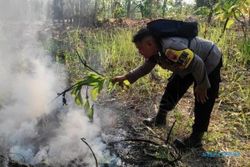 Heroik! Aksi Polsek Grobogan Padamkan Api di Kawasan Hutan Desa Lebak