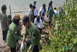 Pandawara Ajak Warga Bersihkan Sampah di Kampung Nelayan Tambarejo Semarang