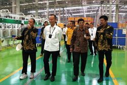 Kunjungi Pabrik AC Sharp Indonesia, Menperin Berikan Apresiasi
