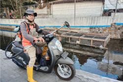 Honda Scoopy Jadi Sahabat Totok Jaga Kebersihan Sungai