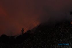 Kebakaran di TPA Jatibarang Semarang, 1 Petugas Damkar Dilarikan ke RS