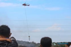 Helikopter Super Puma Water Bombing Putri Cempo Solo Jadi Tontonan Warga