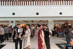 Begini Keseruan Para Model Berlenggok Pakai Batik di Bandara Adi Soemarmo Solo