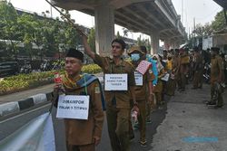 Puluhan Guru Honorer PAI Asal Bekasi Aksi Jalan Kaki Menuju Istana Negara