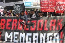 Demo Aremania Warnai Sidang Vonis Perusakan Kantor Arema FC di PN Malang