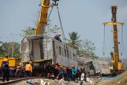 Evakuasi KA Argo Semeru Kelar, Jalur Kereta di Kulonprogo Bisa Dilalui Kembali