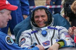 Astronot AS Paling Lama di Luar Angkasa Pulang ke Bumi