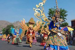 Semarak Karnaval Batik Wonogiren, Tampilkan Warna-warni Batik Khas Wonogiri