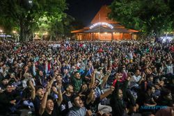 Ribuan Orang Nobar Timnas Indonesia Vs Brunei di Depan Balai Kota Solo