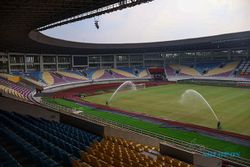 Perawatan Rumput Stadion Manahan Solo Jelang Piala Dunia U-17