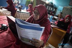 Potret Guru di Palembang Mengajar Secara Daring Dampak Kabut Asap Karhutla