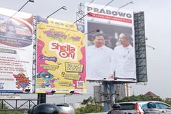 Jelang Putusan MK, Baliho Mesranya Prabowo & Jokowi Kembali Dipasang di Solo