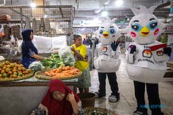 Sura dan Sulu Sosialisasi Pemilu 2024 kepada Pedagang di Pasar Legi Solo