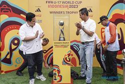 PSSI Pamerkan Trofi Piala Dunia U-17 di Bundaran HI Jakarta