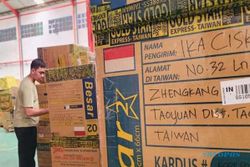 Aturan Baru Impor Bikin Barang Kiriman PMI Menumpuk di Semarang
