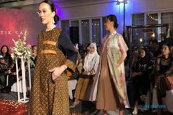 Semarak Fashion Show Batik Sandra Karyani, Pesona Batik Kasual Kekinian