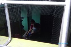 Tak Bayar Utang, Ibu dan Bocah 2 Tahun di Ngawi Disekap di Kamar Mandi