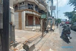 Hindari Jl Kyai Mojo Solo, Petugas Gabungan dan Relawan Tutup Total Akses Jalan