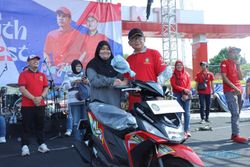 Ikut Jalan Sehat di Wonogiri, 2 Anak Sekolah Dapat Doorprize Sepeda Motor