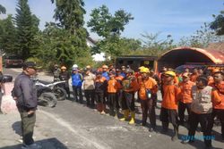 350 Personel Diterjunkan untuk Padamkan Kebakaran Hutan di Gunung Lawu