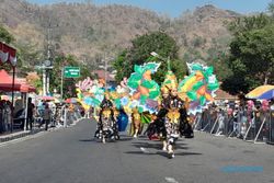 Meriah! Karnaval Batik Wonogiren Sedot Ribuan Penonton di Alun-Alun Wonogiri