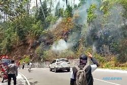 Awas! Kebakaran Gunung Lawu Merambet ke Jalan Raya Magetan-Karanganyar