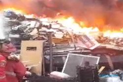 Breaking News, Gudang Rongsok di Pasar Kliwon Terbakar
