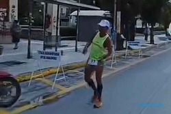 Viral, WNI Lansia Ini Finis seusai Lari 246 Km di Yunani, Cek Videonya!