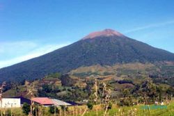 Aktivitas Vulkanik Gunung Slamet Meningkat, Objek Wisata Masih Aman