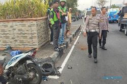 Terobos Lampu Merah, Truk Tronton Tabrak Pengendara Motor di JLS Salatiga