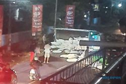 Truk Terguling di Jalan Jatinom-Boyolali Klaten, Lalu Lintas Sempat Tersendat