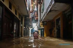 Kali Ciliwung Meluap, Permukiman Warga di Kebon Pala Jaktim Terendam Banjir