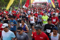 Menpora Lepas 10.000 Lebih Peserta Lomba Lari Borobudur Marathon 2023