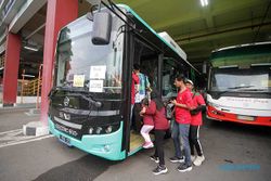 Pengoperasian Bus Listrik untuk Angkutan Suporter Piala Dunia U-17 di Surabaya