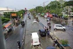 Banjir Perlahan Surut, Kaligawe-Terboyo Semarang Sudah Bisa Dilewati Kendaraan