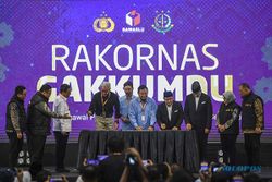 Momen 3 Capres-Cawapres Tandatangani Deklarasi Kampanye Damai 2024 di Jakarta