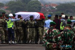 Jenazah Prajurit TNI Korban Kontak Tembak dengan KKB Tiba di Lanud Adi Soemarmo