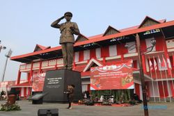 Kapolri & Pj Gubernur Jateng Resmikan Monumen Jenderal Hoegeng di Pekalongan