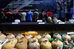 KKP Tangkap 3 Kapal Pencuri Ribuan Tembikar Kuno di Perairan Kalbar