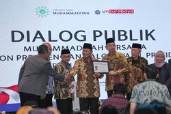 Muhammadiyah Beri Kartu Anggota Kehormatan ke Prabowo Subianto di UM Surabaya