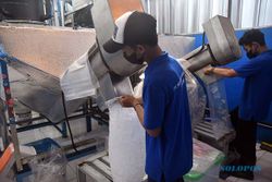 Produksi Es Batu Kristal di Bogor Meningkat Dampak Cuaca Panas Musim Kemarau