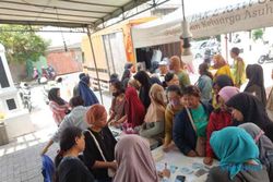 Harga Sembako Naik, Emak-Emak di Solo Irit Belanja hingga Berburu Pasar Murah