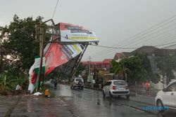 6 Jam Setelah Apel Kebencanaan, Karanganyar Mobat-mabit Disapu Hujan & Angin