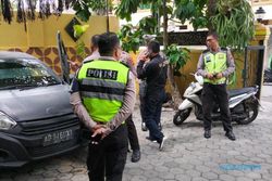 Polisi Solo Ungkap Kasus Pengendara Mobil Bawa Bayi di Mobil Tanpa Pintu