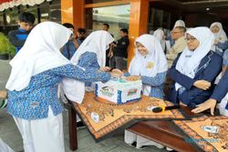 Siswa SMP Muhammadiyah PK Solo Galang Donasi untuk Palestina