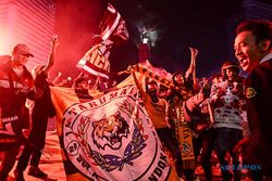 Euforia Ribuan Jakmania Rayakan HUT ke-95 Persija Jakarta di Bundaran HI