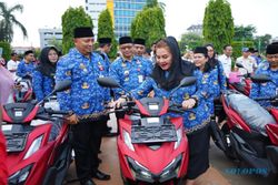 Wali Kota Semarang Bagikan Vario Merah ke 177 Lurah, Total Anggaran Rp8 Miliar